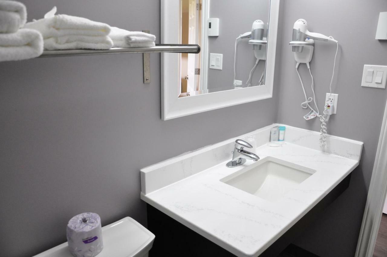 Moonlight Inn And Suites Sudbury Kültér fotó